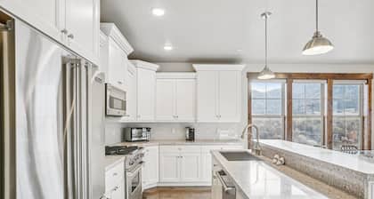 Stunning Lakeside Retreat | Deer Valley East Village | Mountain Views