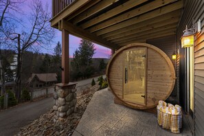 Property grounds - ⛷️ Stunning 8 Bed Mountain Chalet |  Steps from Holiday Valley | Hot Tub, Sauna, Theatre & Bar (Ellicottville)