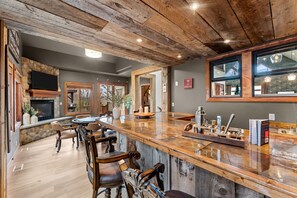 Dining - ⛷️ Stunning 8 Bed Mountain Chalet |  Steps from Holiday Valley | Hot Tub, Sauna, Theatre & Bar (Ellicottville)