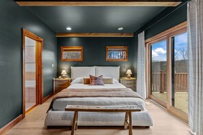 Schreibtisch, Bügeleisen/Bügelbrett, Reisekinderbett, kostenloses WLAN