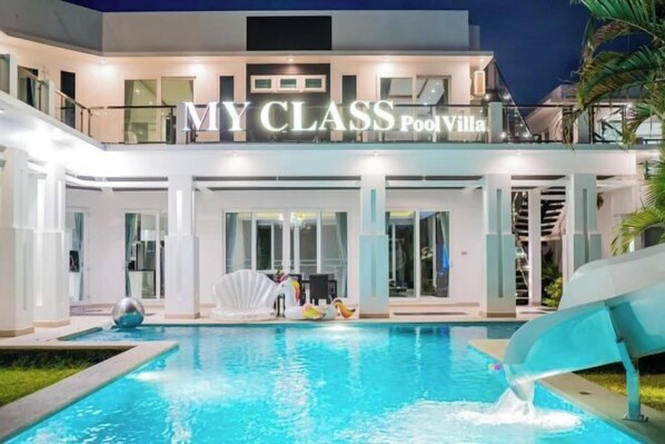 Alberca al aire libre