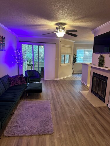 Cozy 1BR Stay;Fast WiFi ;Free parking; Great Location;Swimming pool;Tennis court