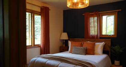 Luxury Mountain-Top Chalet in the Catskills • Hot Tub • Panoramic Views