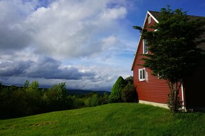 Exterior - Luxury Mountain-Top Chalet in the Catskills • Hot Tub • Panoramic Views (Richmondville)