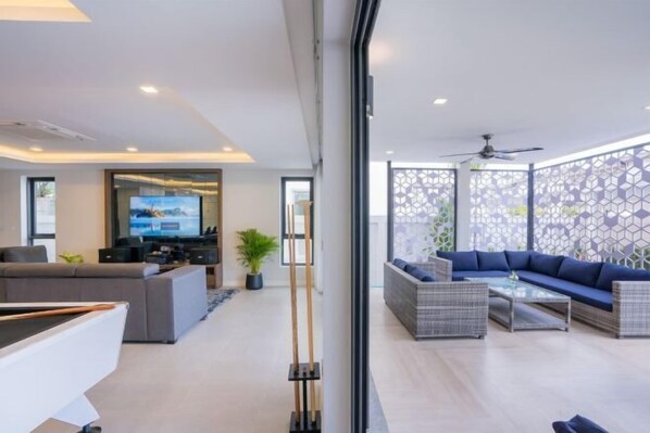 Room - Newly Classy 4BR Pool Villa - VVP31.8 (Pattaya)