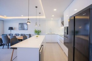 Room - Newly Classy 4BR Pool Villa - VVP31.8 (Pattaya)