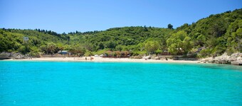 Adamantia: Stone Apartment with Pool, WiFi & Outdoor BBQ