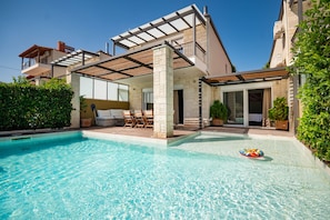 Pool - Modern Secluded Villa with Sea Views – Pool, WiFi, Aircon (Hanioti)