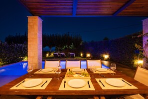 Outdoor dining - Modern Secluded Villa with Sea Views – Pool, WiFi, Aircon (Hanioti)