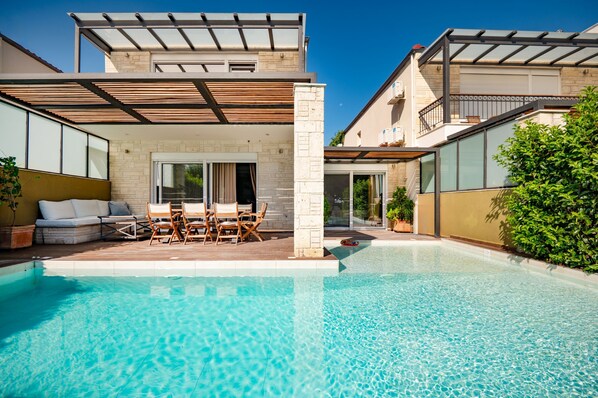 Pool - Modern Secluded Villa with Sea Views – Pool, WiFi, Aircon (Hanioti)