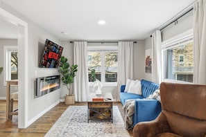 Smart TV, fireplace