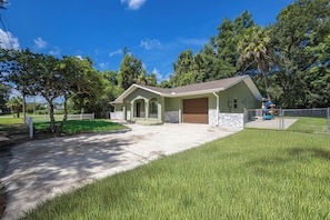 Exterior - Crystal River Getaway (Crystal River)