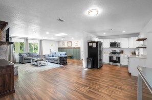 Microwave, oven, stovetop, dishwasher - Crystal River Getaway (Crystal River)