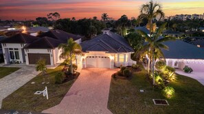 Exterior - New! Drift & Dream! Stunning Remodeled 3 Bed & 3 Bath - Heated Pool and Spa! (Naples)