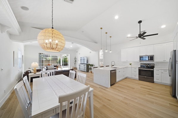 Interior - New! Drift & Dream! Stunning Remodeled 3 Bed & 3 Bath - Heated Pool and Spa! (Naples)