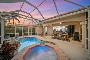 A heated pool - New! Drift & Dream! Stunning Remodeled 3 Bed & 3 Bath - Heated Pool and Spa! (Naples)
