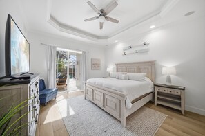 3 bedrooms, desk, iron/ironing board, free WiFi - New! Drift & Dream! Stunning Remodeled 3 Bed & 3 Bath - Heated Pool and Spa! (Naples)