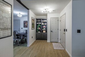 Dining - Coler Bike-N-Go 3bd/3ba Sleeps 7+ Cozy, Perfect for Families + Groups! (Bentonville)