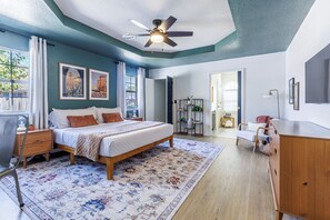 Silitysrauta/-lauta, Wi-Fi, vuodevaatteet