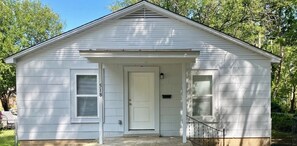 Exterior detail - Cozy 2-bedroom house in lovely Ardmore (Ardmore)