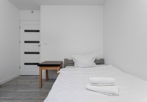 Iron/ironing board, WiFi, bed sheets - Bronowice Spacious Apartment (Kraków)