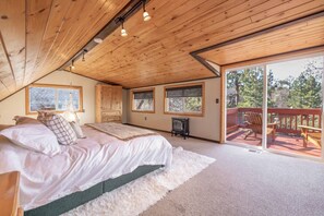 1 bedroom, travel cot, WiFi - Bear Den|Jacuzzi, Steps away from trails, Dogs OK! (Big Bear)