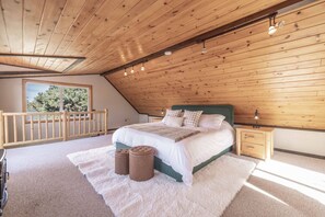 1 bedroom, travel cot, WiFi - Bear Den|Jacuzzi, Steps away from trails, Dogs OK! (Big Bear)