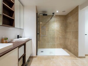Shower, hair dryer, towels - 5-Room Villa with Pool – Mougins Saint-Basile (Mougins)