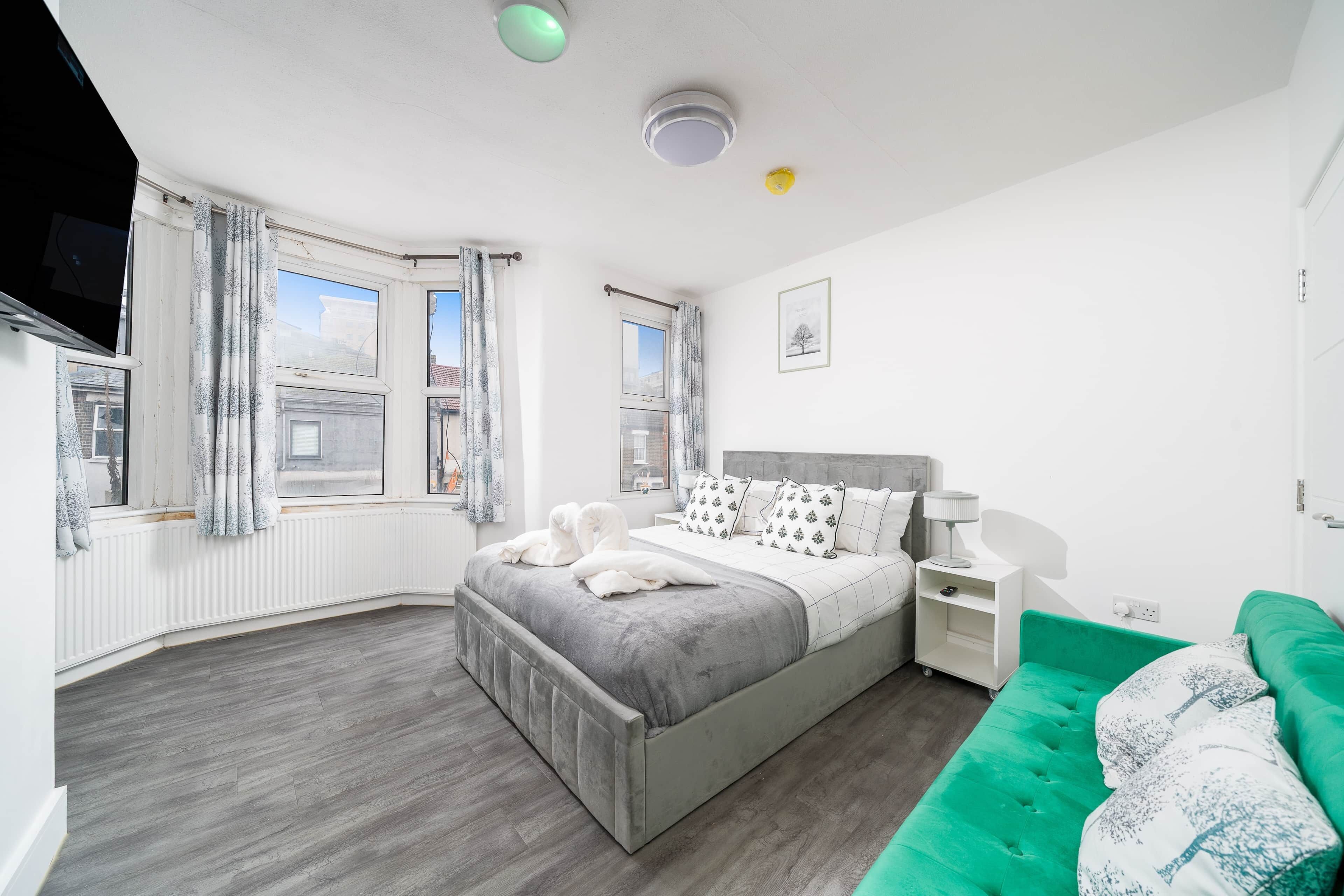 2 habitaciones, tabla de planchar con plancha, wifi y ropa de cama 