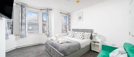 2 habitaciones, tabla de planchar con plancha, wifi y ropa de cama