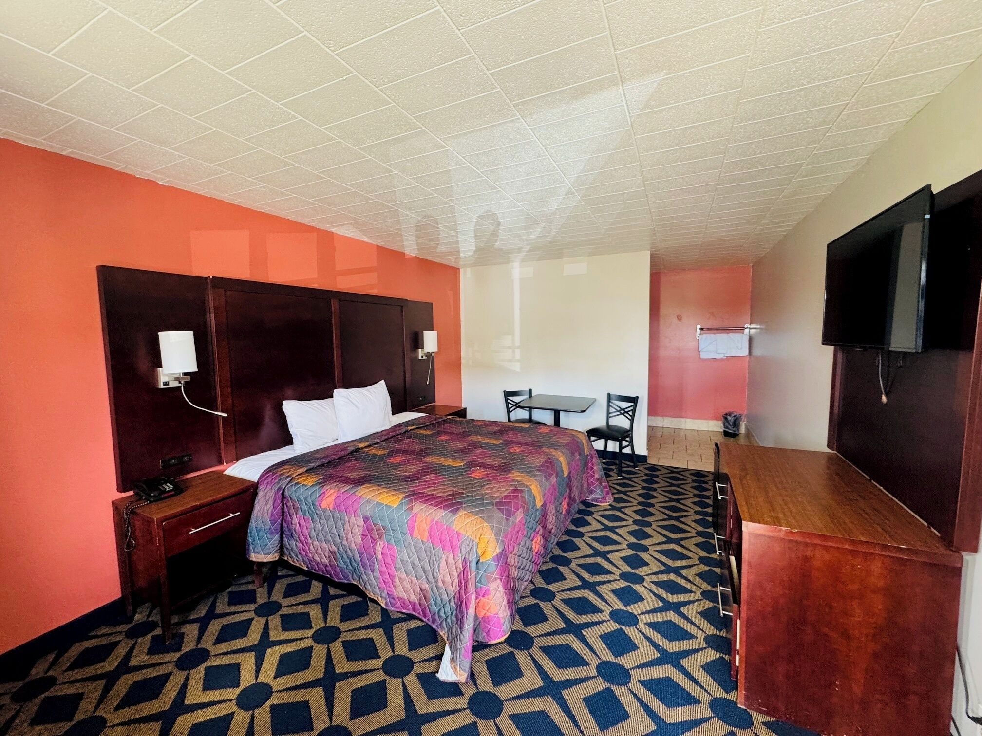 Chambre Deluxe, 1 très grand lit, non-fumeurs, salle de bains privée | Wi-Fi gratuit, draps fournis