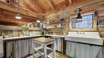 Réfrigérateur, four, plaque de cuisson, lave-vaisselle