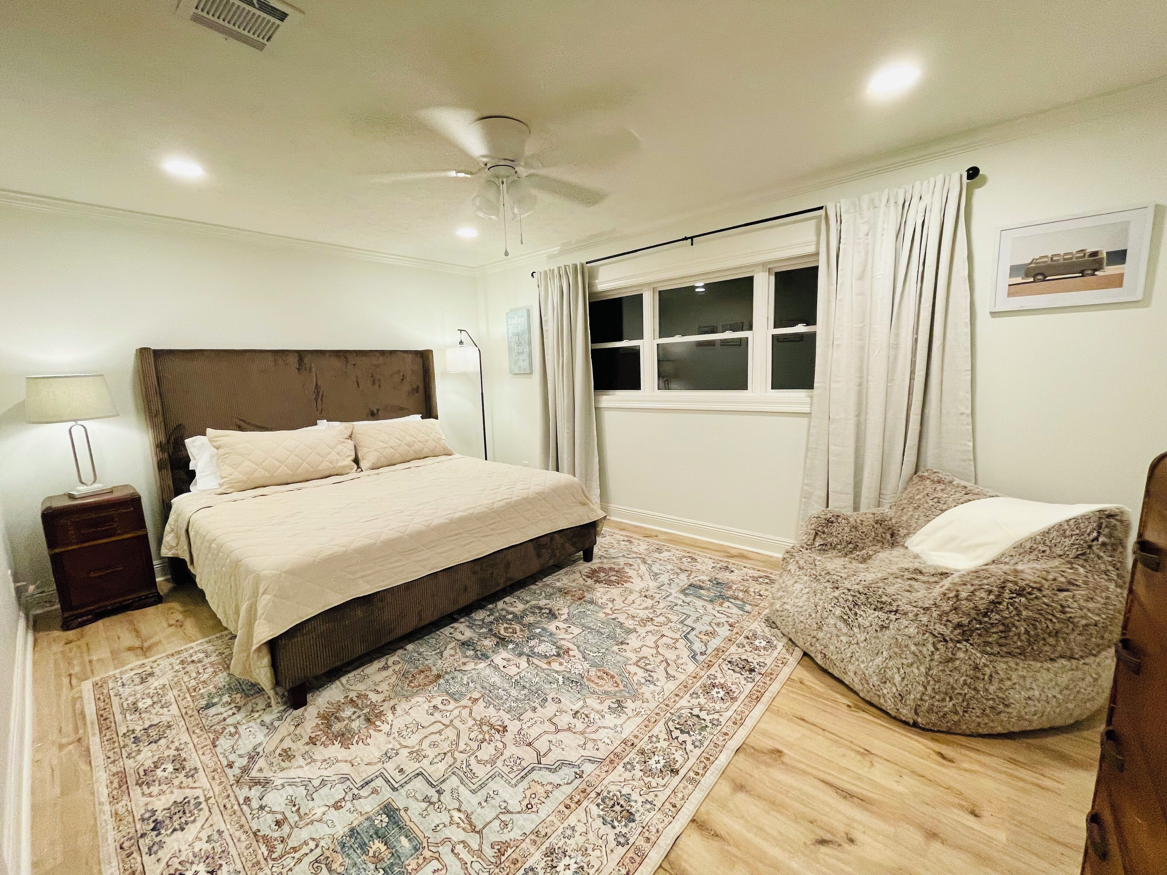 Iron/ironing board, free WiFi, bed sheets