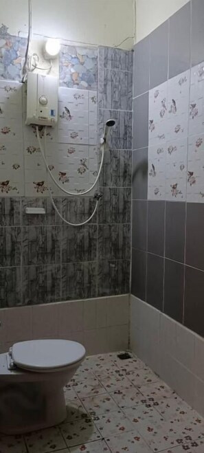 Bed in 6-Bed Mixed Dormitory Room | Baño