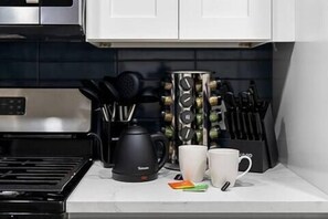 Fridge, microwave, oven, stovetop - Bright & Modern 4BR Sanctuary in Central Austin! (Austin)