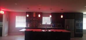 Microondas, horno, parrilla de estufa y lavavajillas 