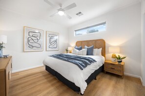 4 habitaciones, escritorio, tabla de planchar con plancha y wifi 