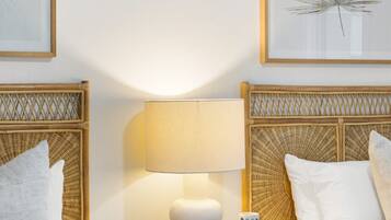 Skrivbord, strykjärn/strykbräda, wi-fi och sängkläder