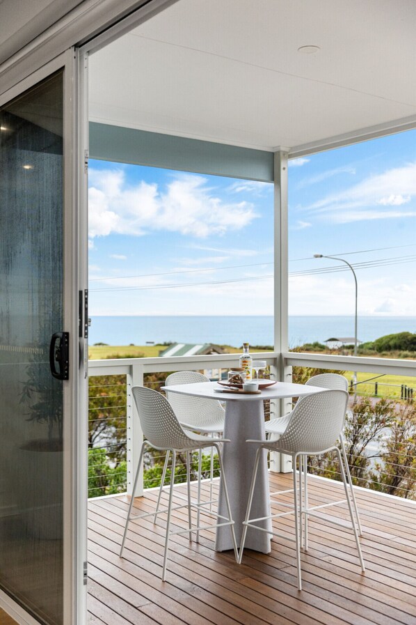 تناول الطعام بالخارج