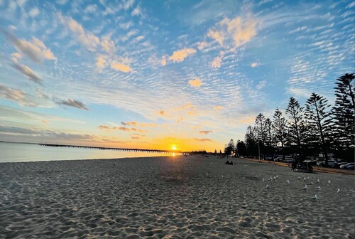 Modern 4BR Near Shops, Airport & Walking Trail