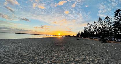 Modern 4BR Near Shops, Airport & Walking Trail