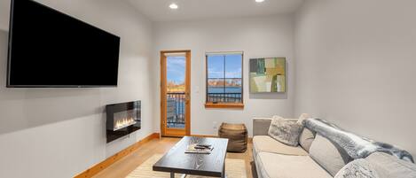 Télévision, cheminée