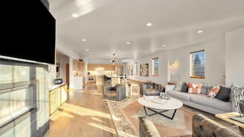 Smart-tv och eldstad