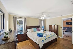 4 Schlafzimmer, Schreibtisch, Bügeleisen/Bügelbrett, Reisekinderbett