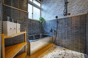 Articles de toilette écologiques, sèche-cheveux, bidet