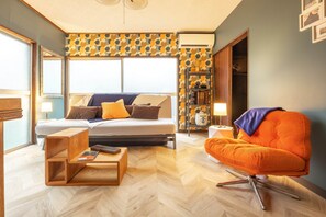 Smart TV, books - Showa House – Spacious Retro Stay near Haneda (Ota City)