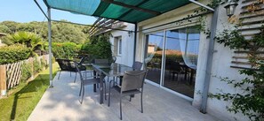 Outdoor dining - Duo of Mini-villas, cosy cottages with sea view (Olmeto)