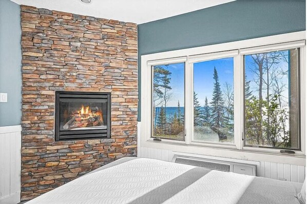 2 عدّة غرف نوم ومكتب ومكواة/لوح كي وسرير سفر