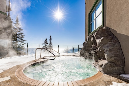 Outdoor spa tub. Whispering Pines Lake Views | 1BR King Suite