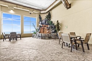 Dining - Whispering Pines Lake Views | 2 Queen Bed Studio (Two Harbors)